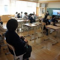 授業参観･懇談会が行われました (12/6)