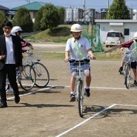 1年生が安全な自転車の乗り方を学びました (4/15)
