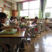 １年生！「給食」に慣れてきています